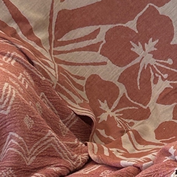 NEW SET 2 1 Red Flower 1 SXSW Red Clay Reversible Towel Blanket Curtain Wraps - Picture 1 of 15